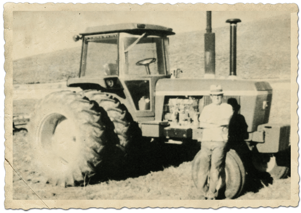 Vintage John Deere tractor! www.mytributejournal.com 