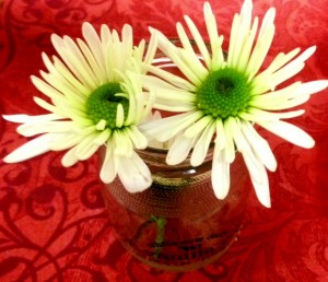 Daisies in a jelly glass jar! www.mytributejournal.com