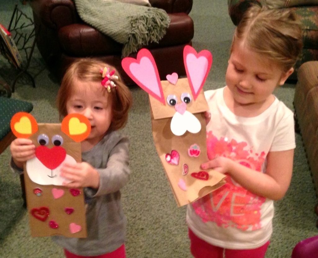 Heart Art! Arts & crafts with kids. www.mytributejournal.com 